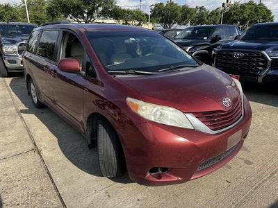 2017 Toyota Sienna LE 8 Passenger