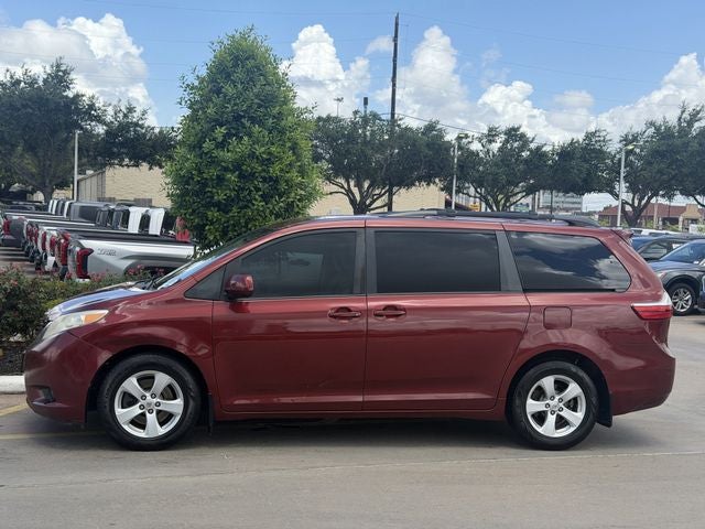 2017 Toyota Sienna LE 8 Passenger