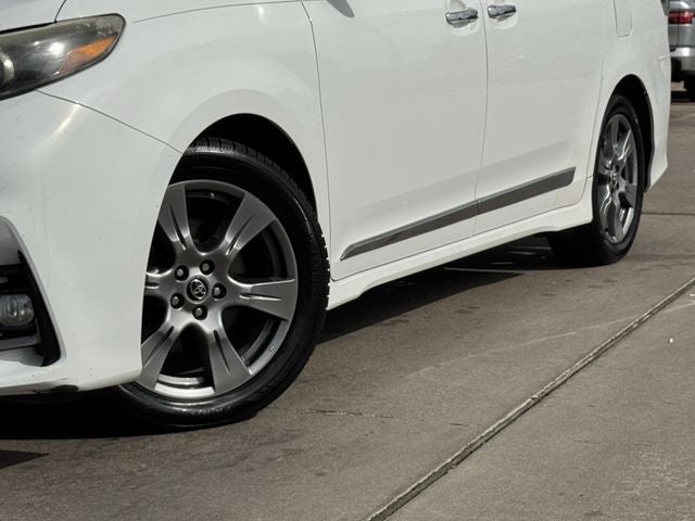 2018 Toyota Sienna SE 8 Passenger