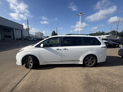2018 Toyota Sienna SE 8 Passenger
