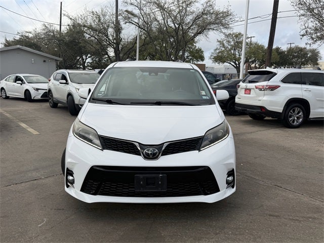2020 Toyota SIENNA SE 3.5L SE 8 Passenger