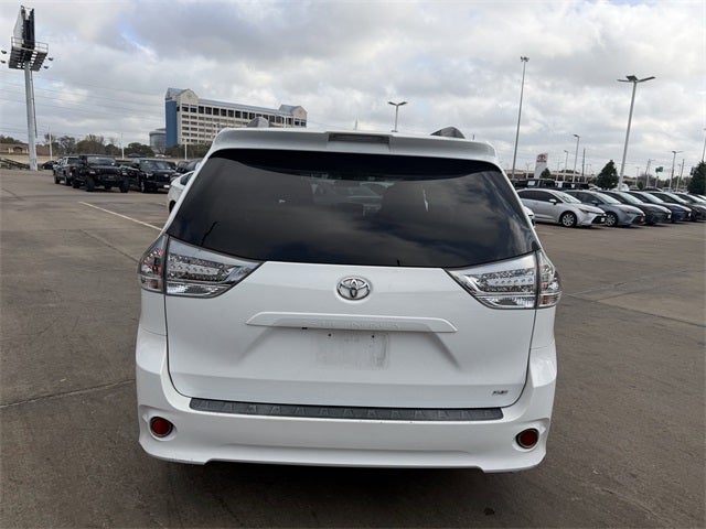 2020 Toyota SIENNA SE 3.5L SE 8 Passenger