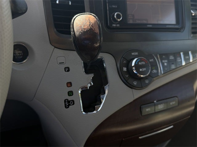 2012 Toyota SIENNA XLE 3.5L XLE 8 Passenger