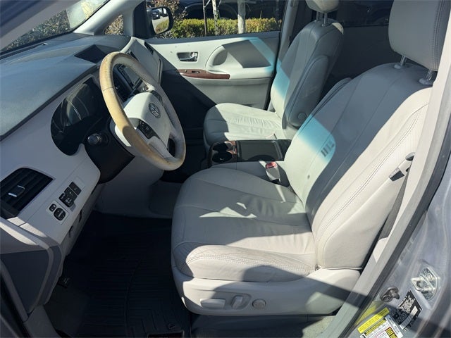 2012 Toyota SIENNA XLE 3.5L XLE 8 Passenger
