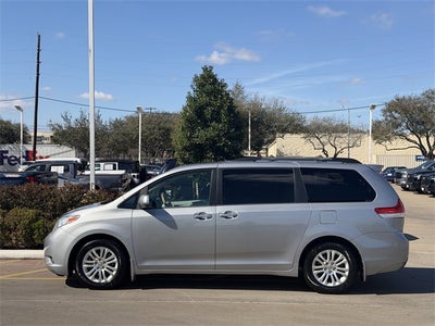 2012 Toyota SIENNA XLE 3.5L XLE 8 Passenger