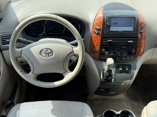 2010 Toyota SIENNA XLE
