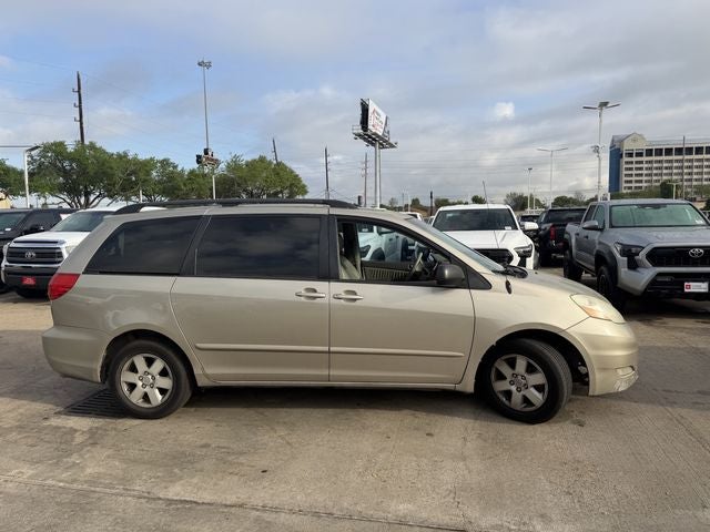 2010 Toyota SIENNA XLE