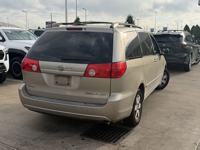 2010 Toyota SIENNA XLE