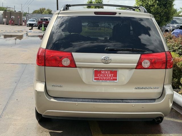 2010 Toyota SIENNA XLE