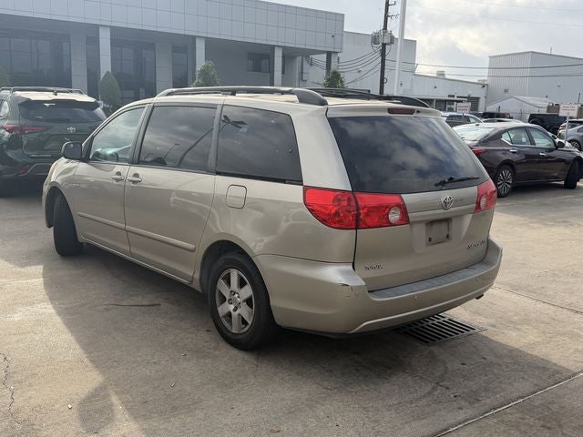 2010 Toyota SIENNA XLE