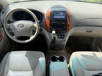 2010 Toyota SIENNA XLE