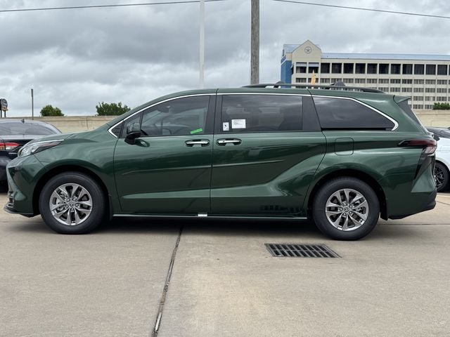 2026 Toyota Sienna XLE 8 Passenger