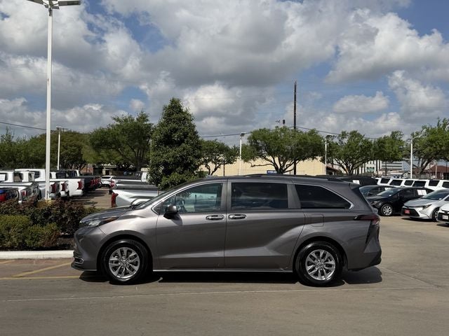 2023 Toyota SIENNA XLE XLE 8 Passenger