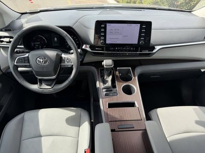 2023 Toyota SIENNA XLE XLE 8 Passenger