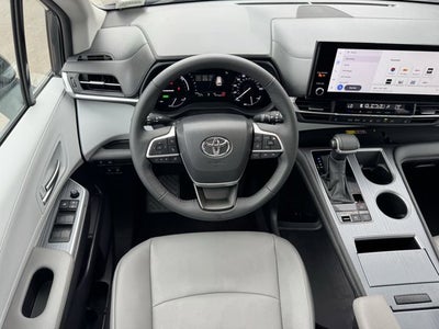2025 Toyota SIENNA XLE XLE 8 Passenger