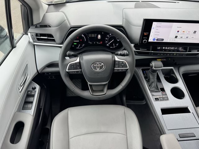 2025 Toyota SIENNA XLE XLE 8 Passenger