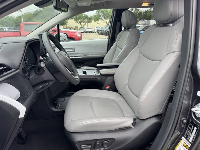 2025 Toyota SIENNA XLE XLE 8 Passenger