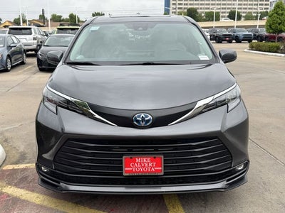 2025 Toyota SIENNA XLE XLE 8 Passenger