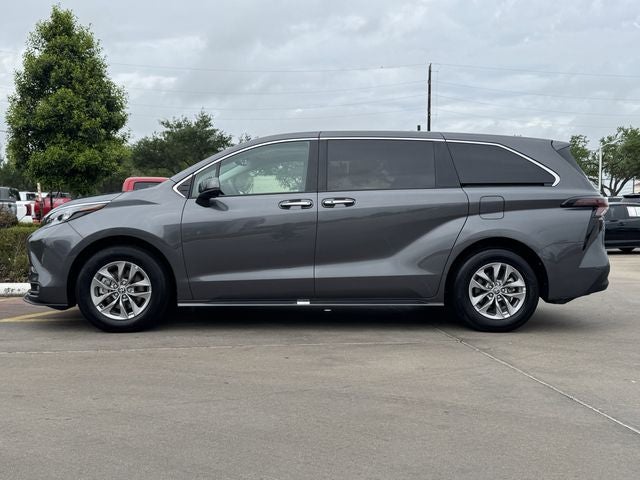 2025 Toyota SIENNA XLE XLE 8 Passenger