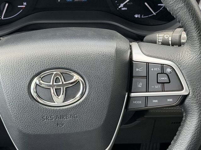 2023 Toyota SIENNA XLE XLE 8 Passenger
