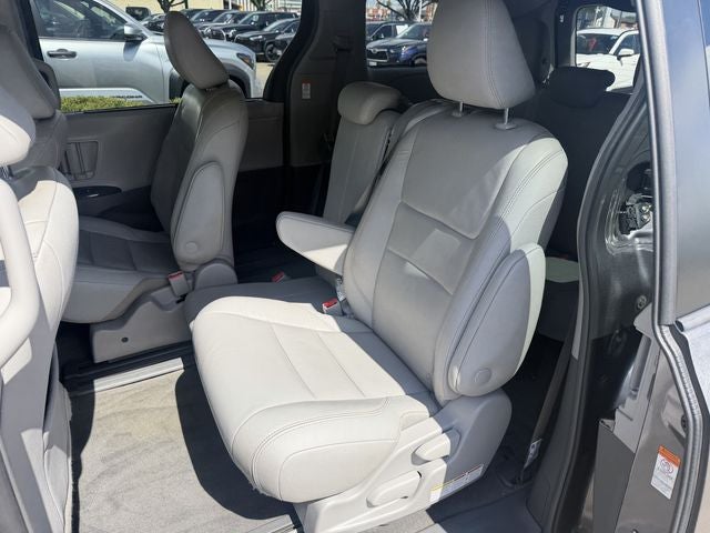 2018 Toyota Sienna XLE Premium 8 Passenger