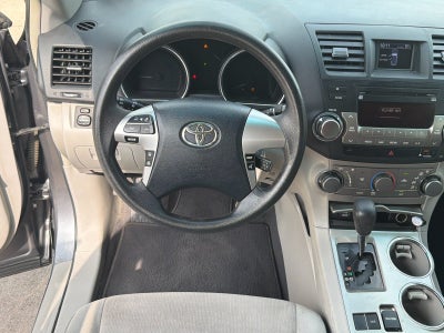 2011 Toyota HIGHLANDER Base
