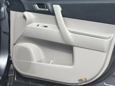 2011 Toyota HIGHLANDER Base