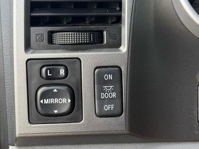 2017 Toyota SEQUOIA 4X2 SR5 5.7L