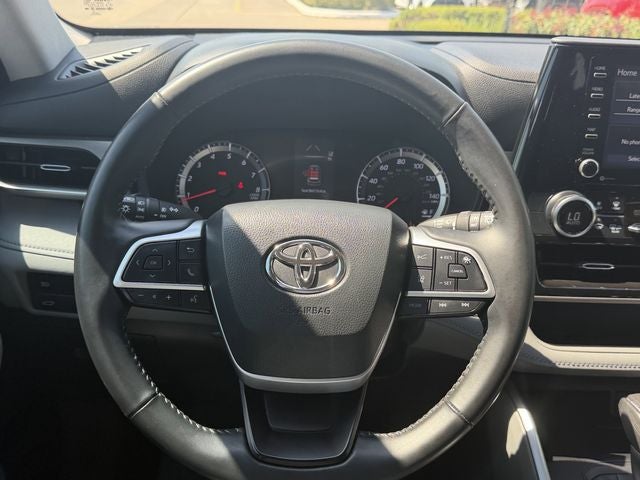 2022 Toyota HIGHLANDER LE