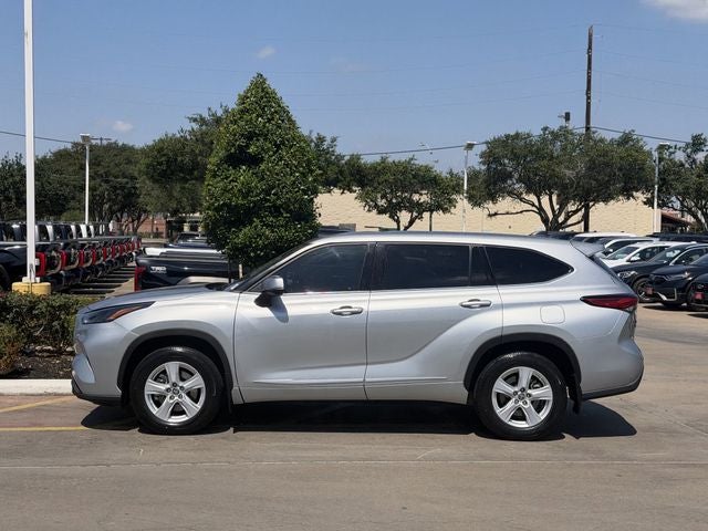 2022 Toyota HIGHLANDER LE