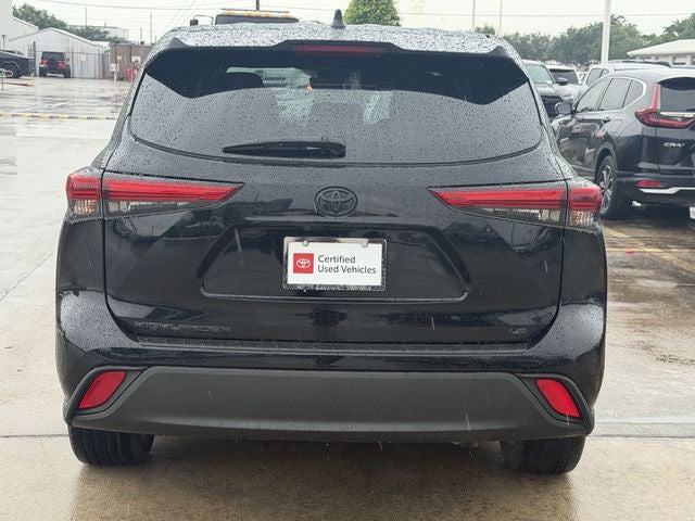 2022 Toyota HIGHLANDER LE