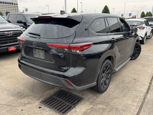 2022 Toyota HIGHLANDER LE