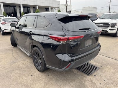 2022 Toyota HIGHLANDER LE