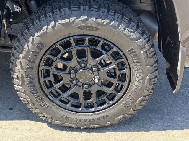 2025 Toyota TUNDRA 4X4 SR5