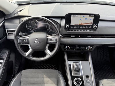 2024 Mitsubishi Outlander SE