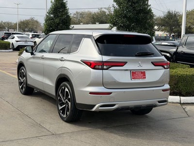 2024 Mitsubishi Outlander SE