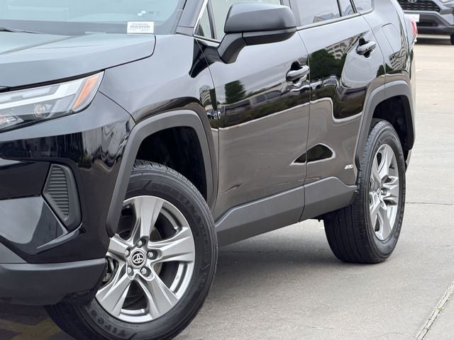 2025 Toyota RAV4 HYBRID LE
