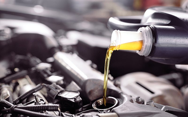 llenado de aceite de motor